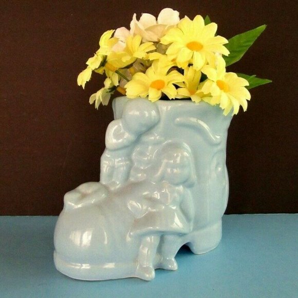 Pale blue vintage ceramic shoe planter "Old Woman Who Lived in a Shoe"- baby boy - Picture 3 of 9